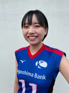 八重尾　奈々子